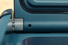 Load image into Gallery viewer, Dometic CFX2 57 - Glacière à Compression 57l - Glacière Électrique Voiture, Camping - 12V/24V Allume-cigare, 100V/240V - Réfrigérateur Portable - USB