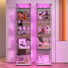 Load image into Gallery viewer, BPKADHY Vitrine sur pied en verre à 4 couches - 1 porte - Lampe LED et serrure avec paroi arrière miroir - Armoire de salon pour objets de collection et livres - Blanc
