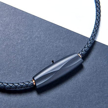 Load image into Gallery viewer, Airvida M1 Purificateur d'air ionique portable (Noir) | Collier en titane (50cm) | Rechargeable par USB | Pour le quotidien et en voyage