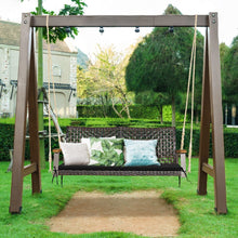Load image into Gallery viewer, Banc Suspendu de Jardin en Rotin 2 Place Accoudoirs en Bois d'Acacia Cadre en Métal Coussin Cordes Crochets Blanc/Noir -